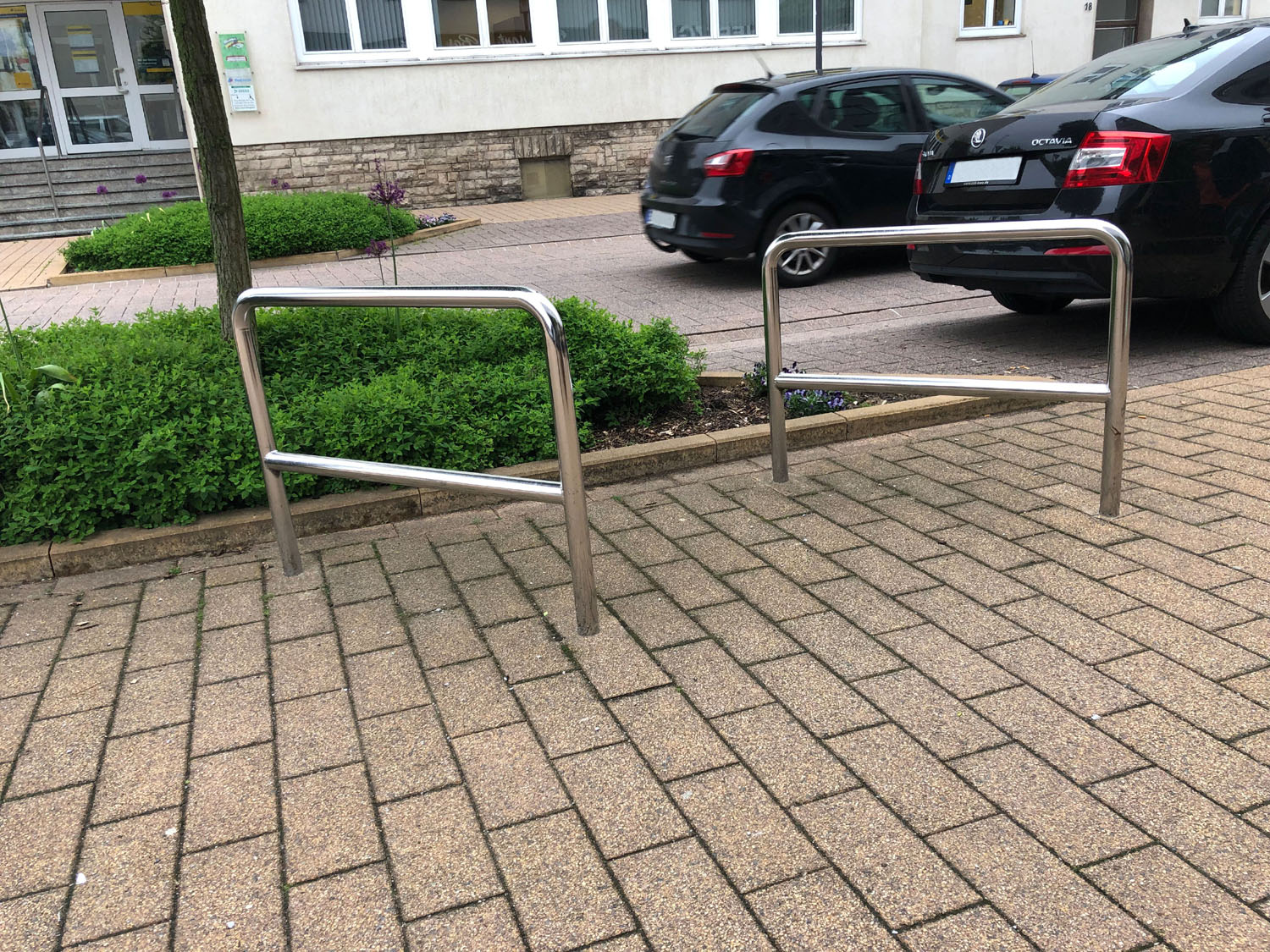 Fahrradanlehnbügel Fahrradgeländer mit Knieholm