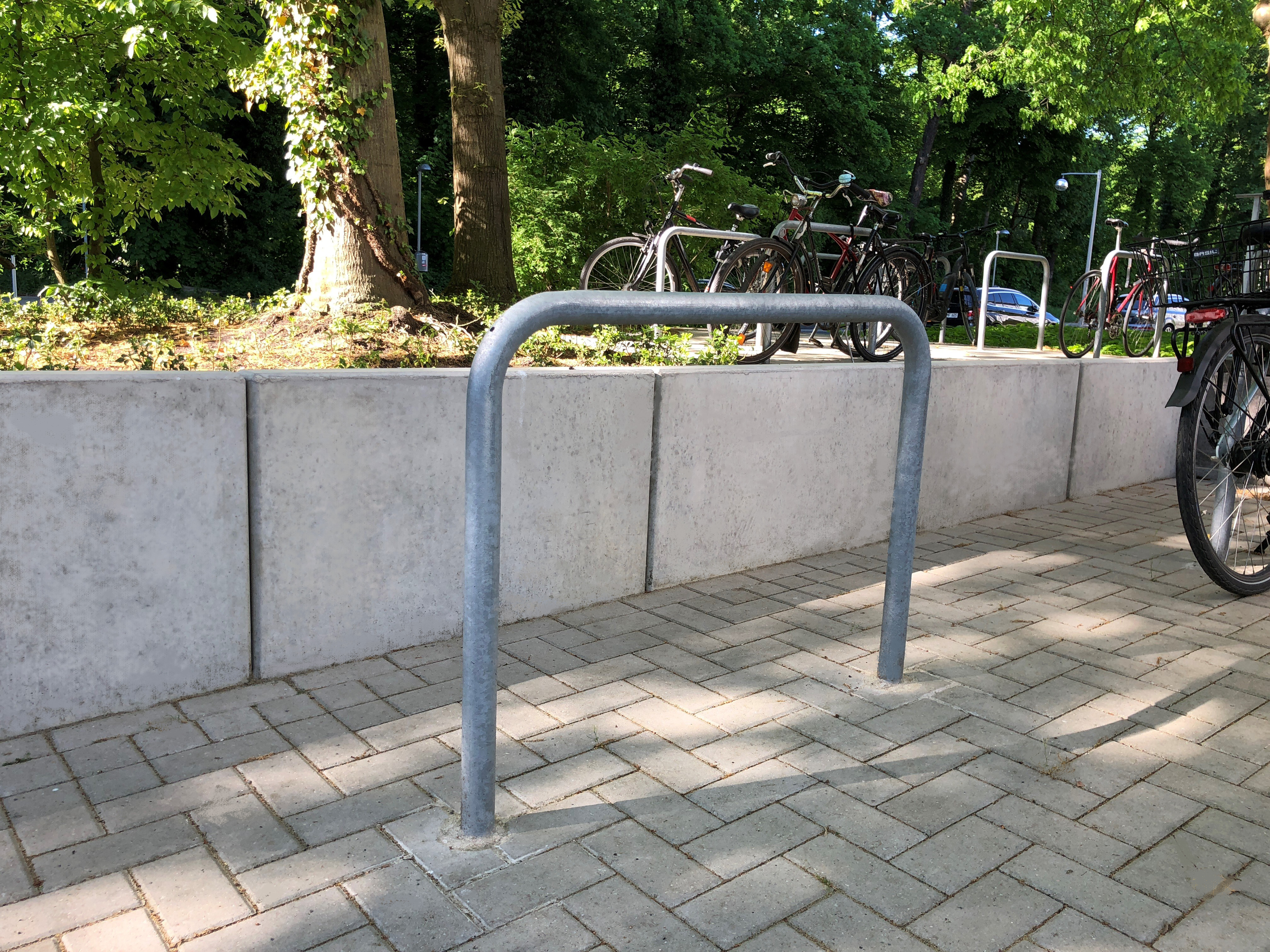 Fahrradanlehnbügel Fahrradgeländer ohne Knieholm