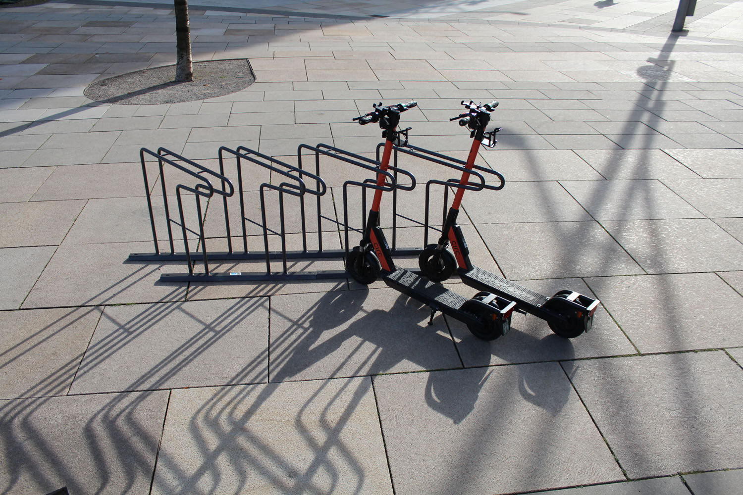 E-Scooter-Ständer Scooterparker doppelseitige Reihenanlage Modell S4 