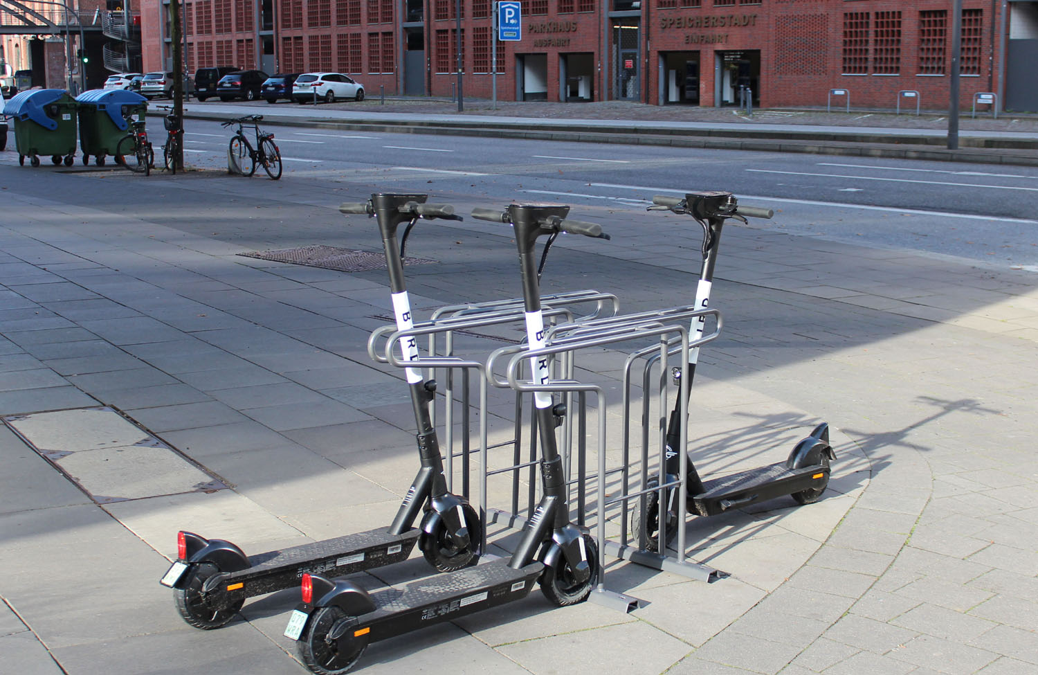 E-Scooter-Ständer Scooterparker doppelseitige Reihenanlage Modell S4 