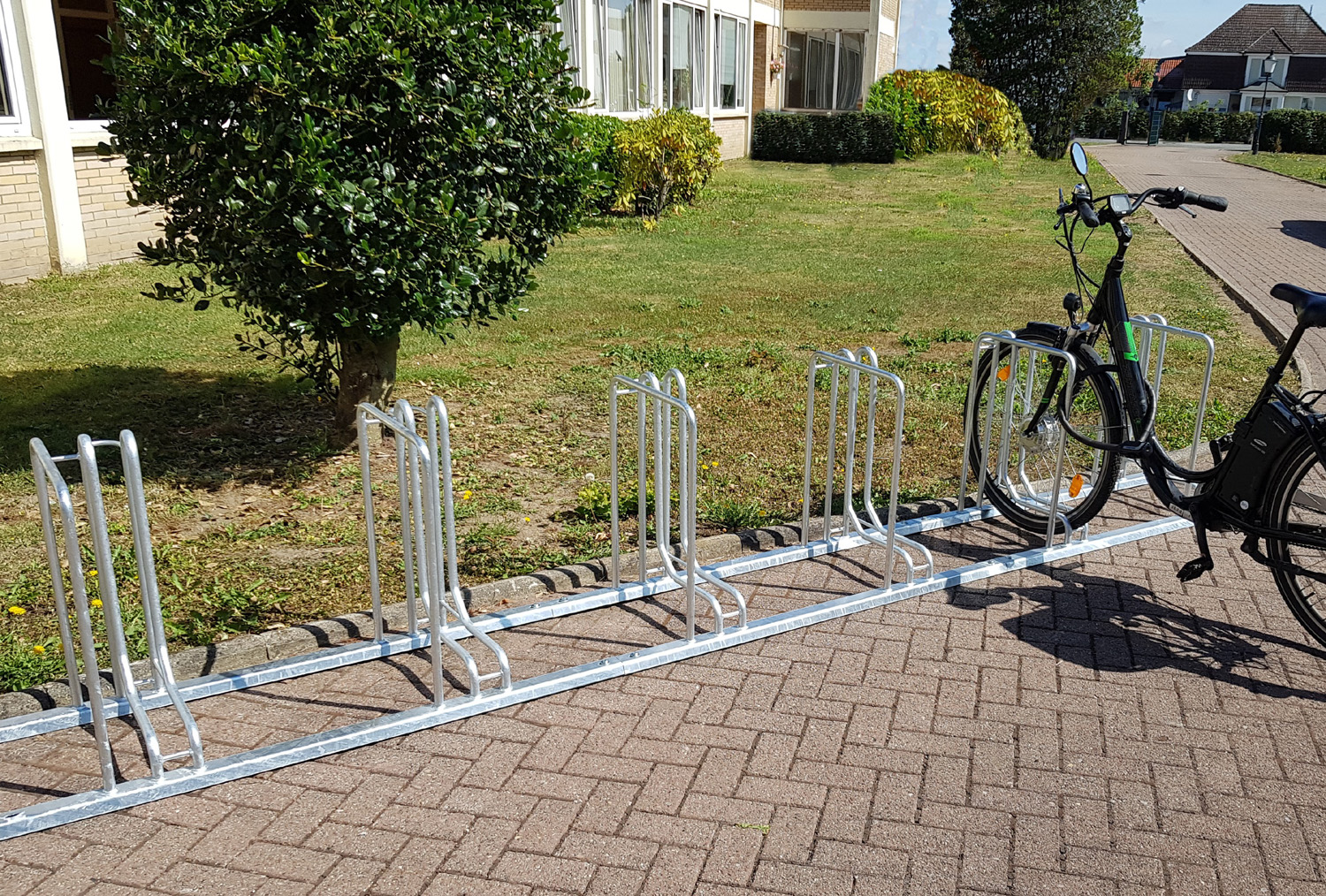 Bike Ständer Fahrradständer L 15 mit Anschließbügel